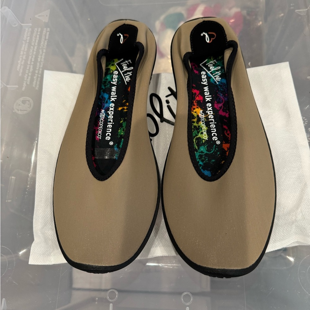 Acropedico Lolita Orthopedic flat with four way stretch LYCRA